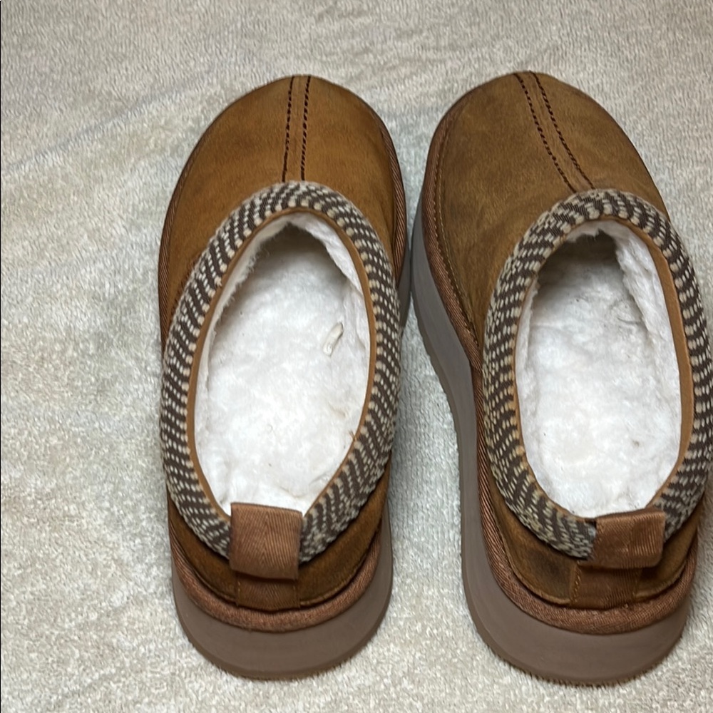 Men's Tan Slip-On Shoes - Picture 3 of 8
